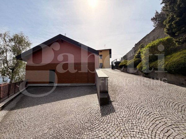 appartamento in vendita a Lecco in zona Olate
