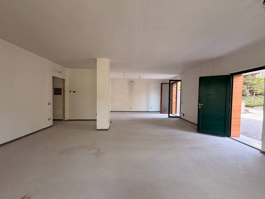 appartamento in vendita a Lecco in zona Rancio