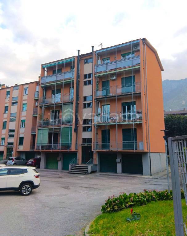 appartamento in vendita a Lecco in zona Belledo