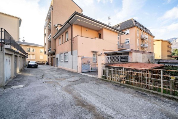 casa indipendente in vendita a Lecco in zona Viale Turati
