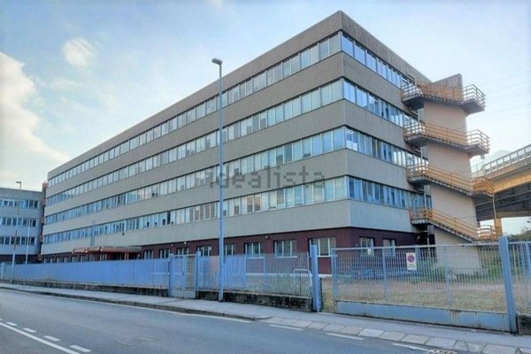 ufficio in vendita a Lecco in zona Lecco Centro