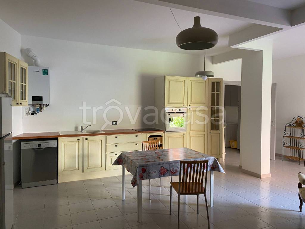 appartamento in vendita a Lecco in zona Pescarenico