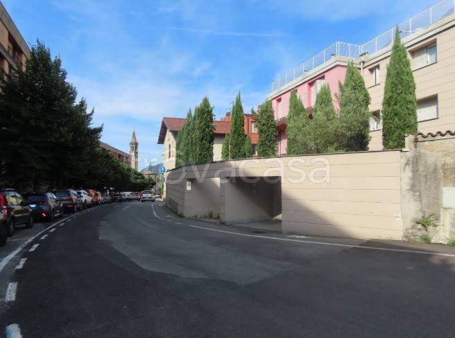 appartamento in vendita a Lecco in zona Castello