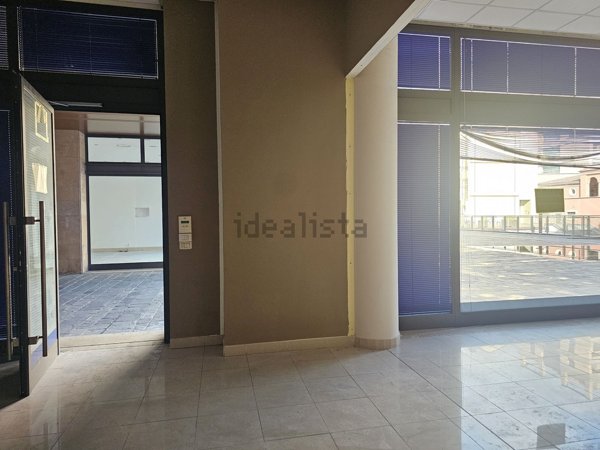 locale commerciale in vendita a Lecco