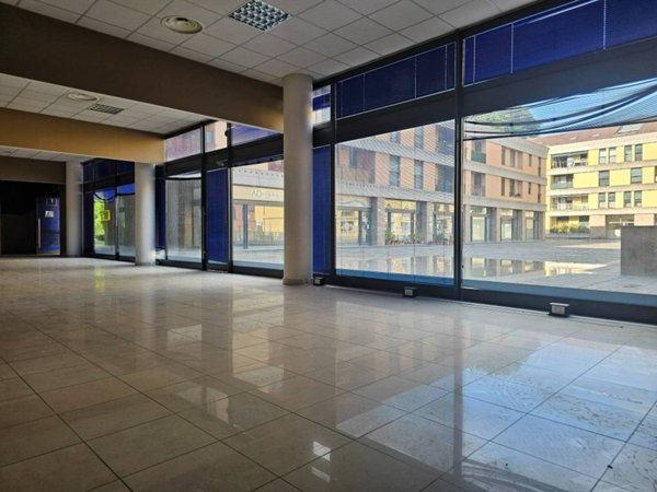 negozio in vendita a Lecco in zona Olate