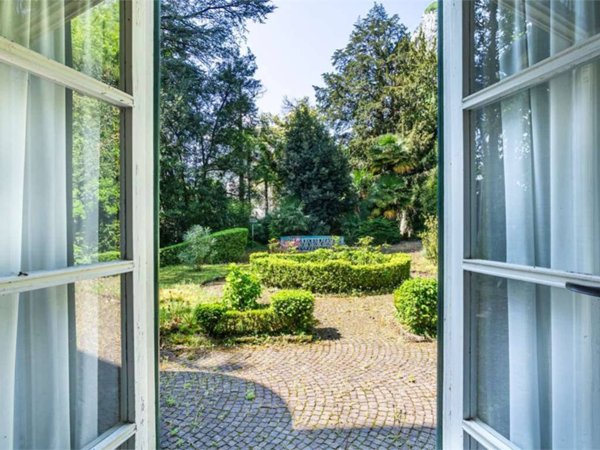 villa in vendita a Lecco in zona Laorca