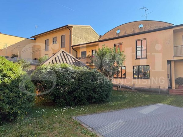 appartamento in vendita a Lecco in zona Pescarenico