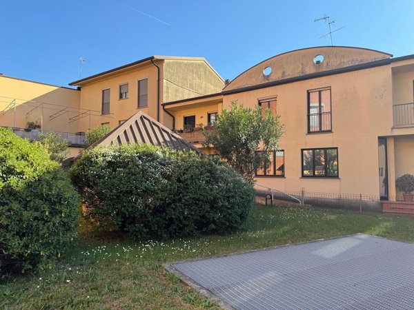 appartamento in vendita a Lecco in zona Pescarenico