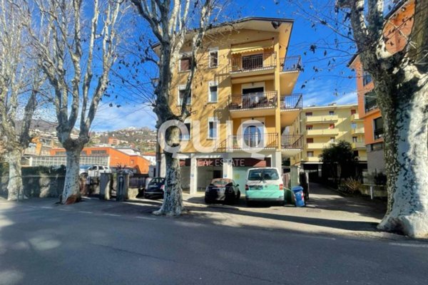 negozio in vendita a Lecco in zona Germanedo