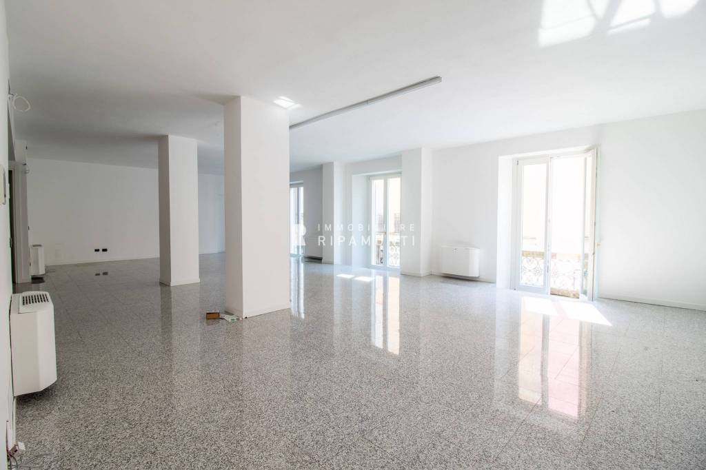 appartamento in vendita a Lecco in zona Lecco Centro