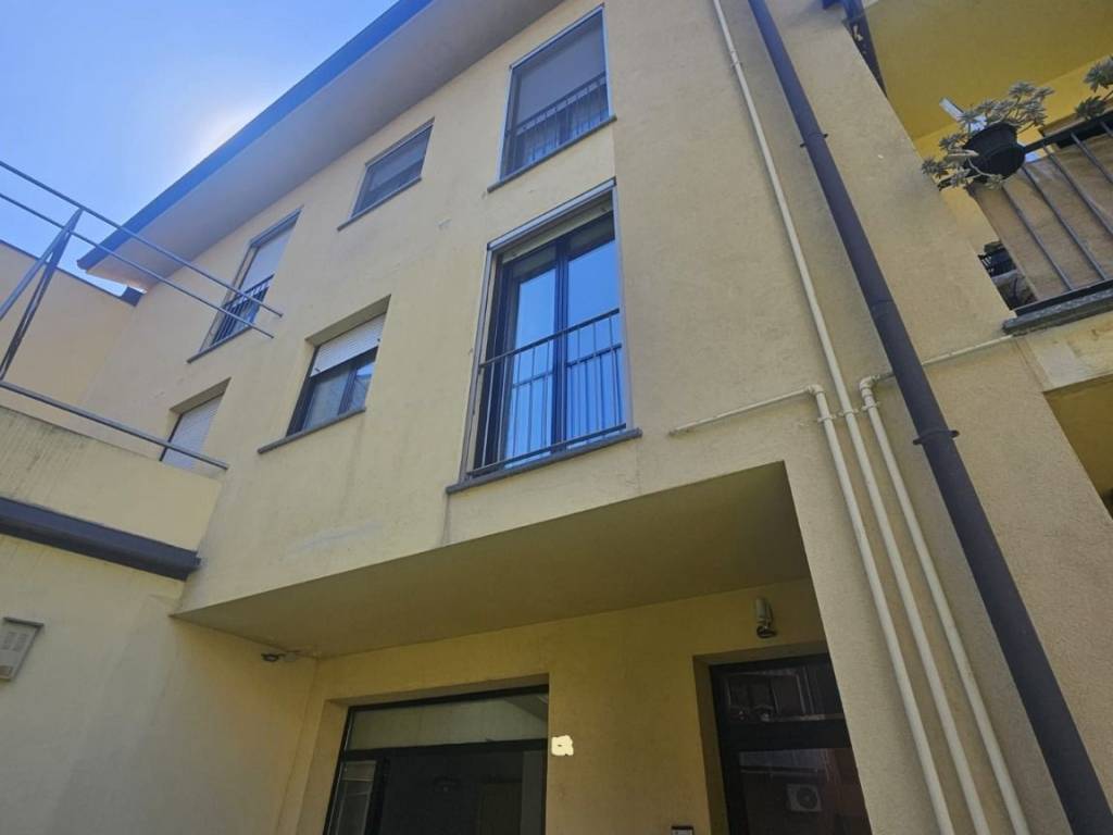 appartamento in vendita a Lecco in zona Maggianico