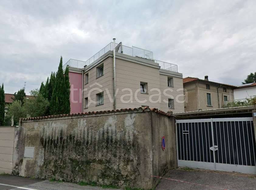 appartamento in vendita a Lecco in zona Castello