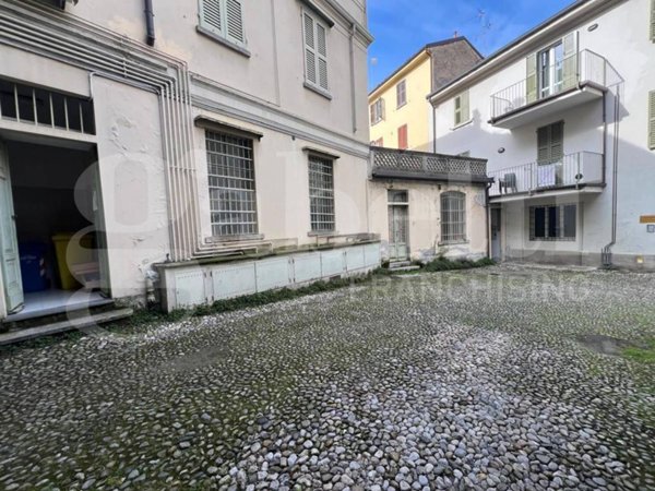 ufficio in vendita a Lecco in zona Lecco Centro