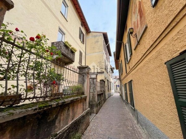 appartamento in vendita a Lecco in zona Pescarenico