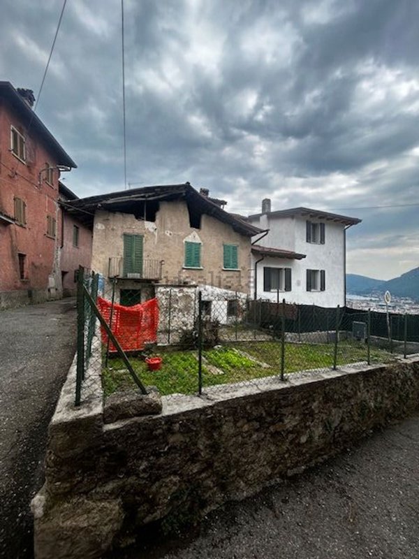 casale in vendita a Lecco in zona San Giovanni