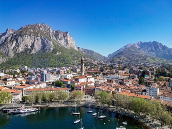 appartamento in vendita a Lecco in zona Lecco Centro