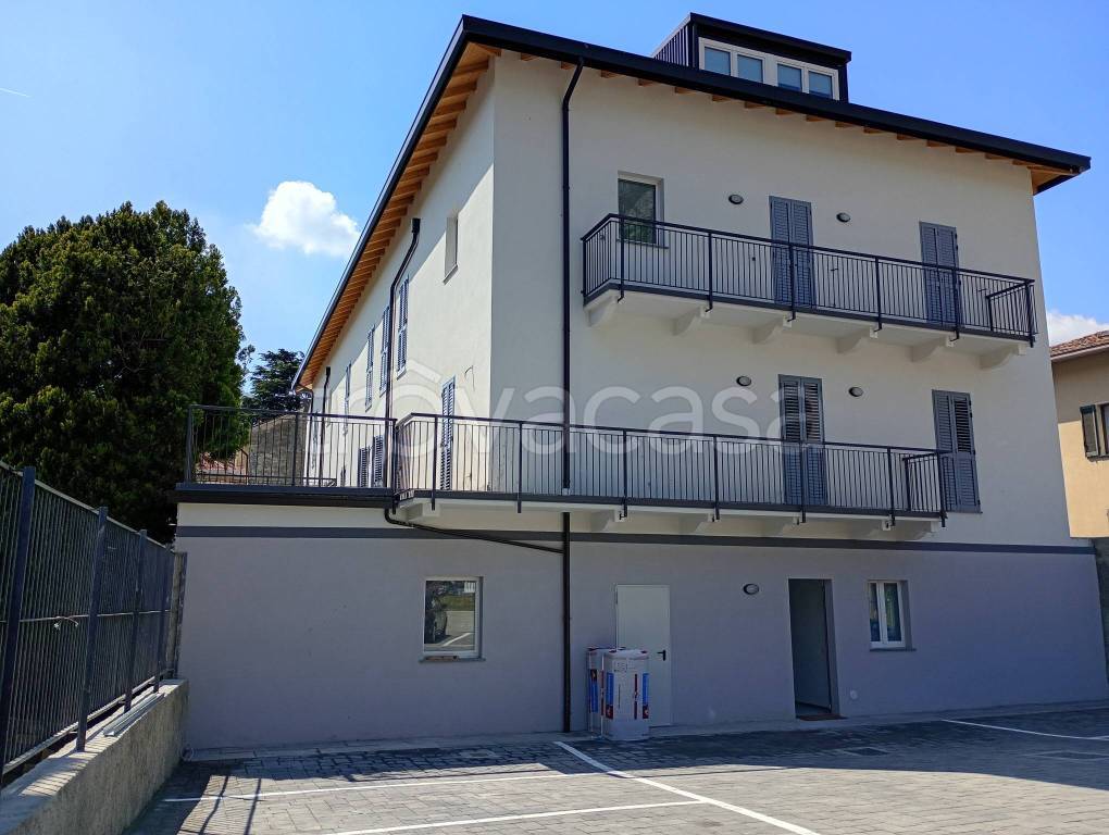 appartamento in vendita a Lecco in zona Castello