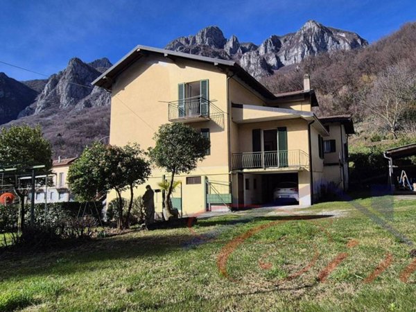 casa indipendente in vendita a Lecco in zona Laorca
