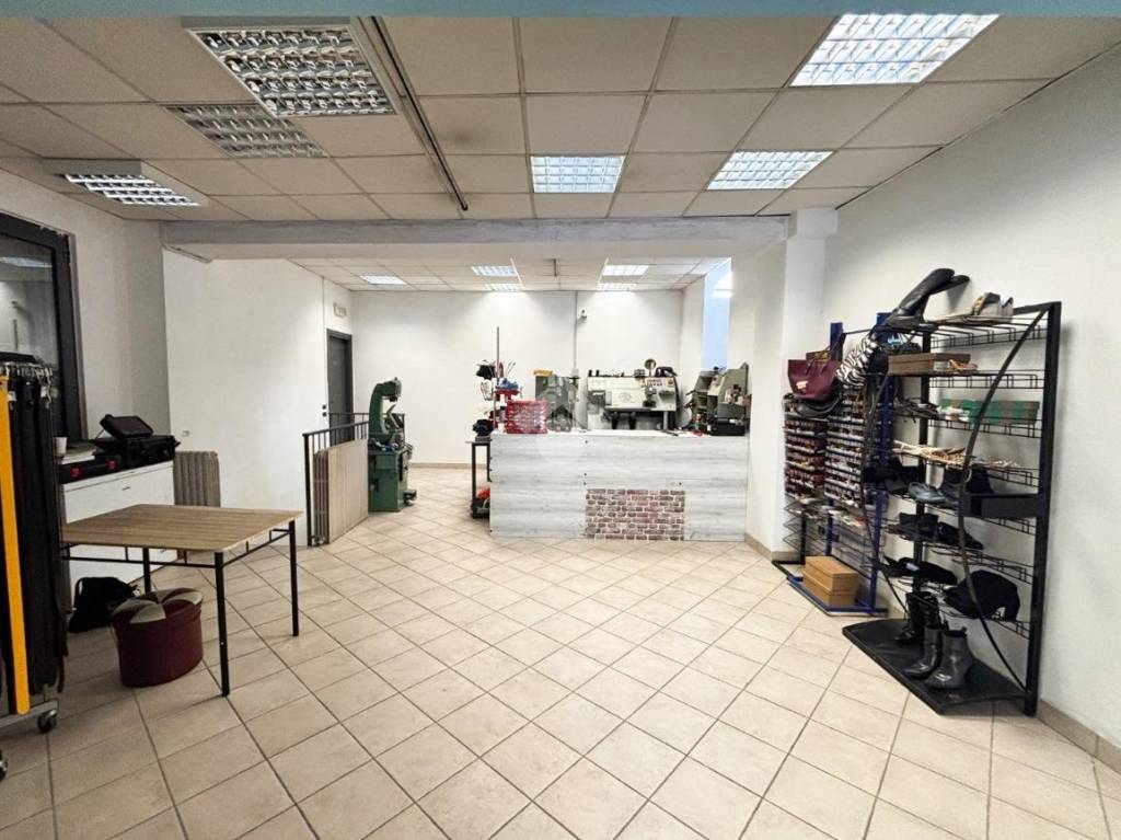 appartamento in vendita a Lecco in zona Caleotto
