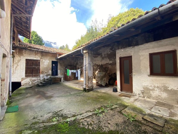 casale in vendita a Lecco