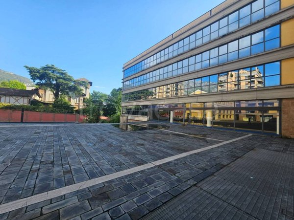 negozio in vendita a Lecco in zona Olate