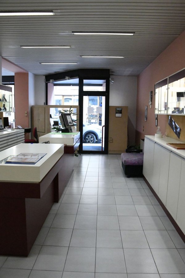 negozio in vendita a Lecco in zona Lecco Centro