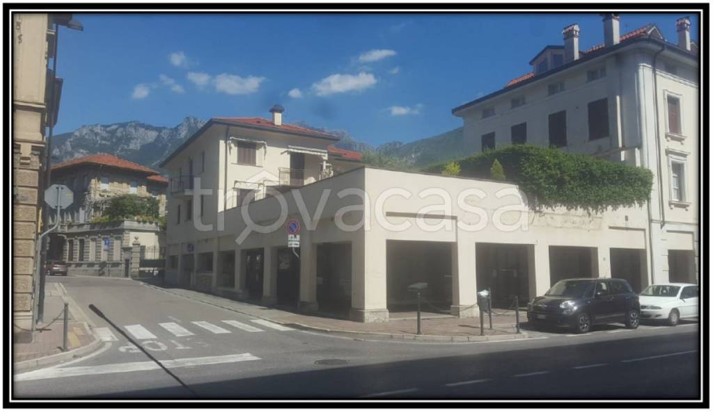 negozio in vendita a Lecco in zona Pescarenico