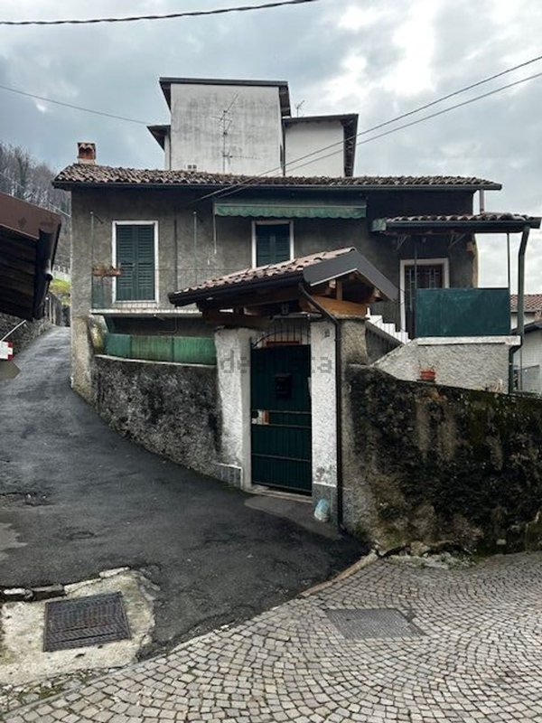 appartamento in vendita a Lecco in zona Malnago