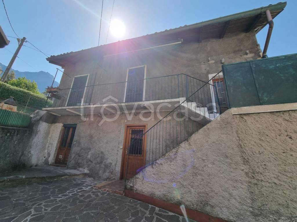casa indipendente in vendita a Lecco in zona Malnago