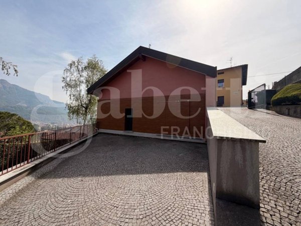 appartamento in vendita a Lecco in zona Rancio