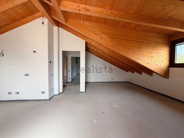 appartamento in vendita a Lecco in zona Rancio