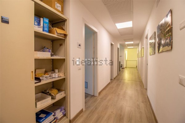 ufficio in vendita a Lecco in zona Caleotto