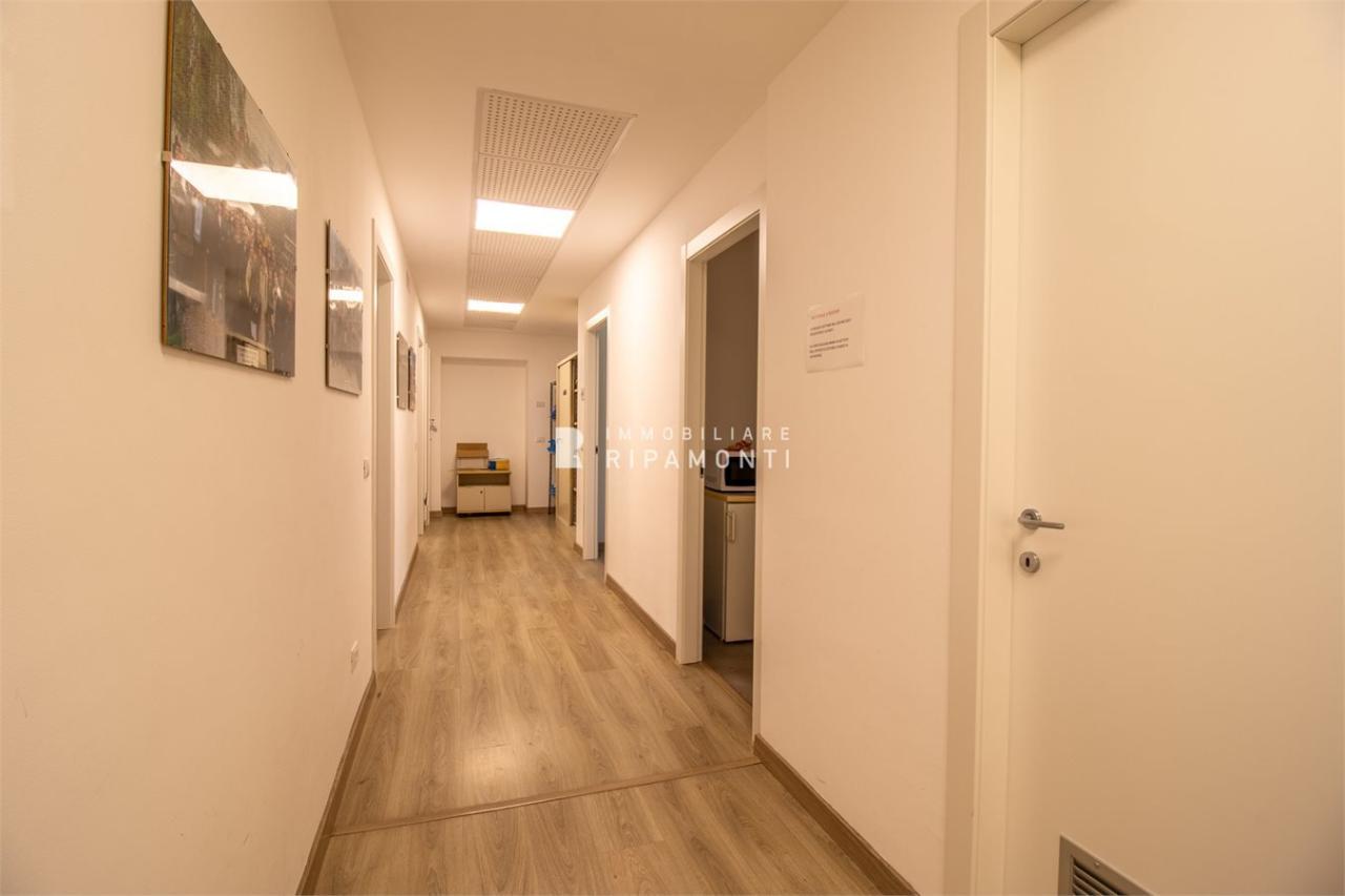 ufficio in vendita a Lecco in zona Caleotto