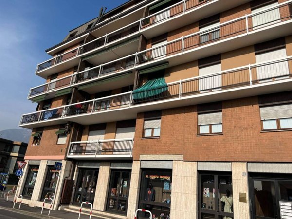 appartamento in vendita a Lecco in zona Castello