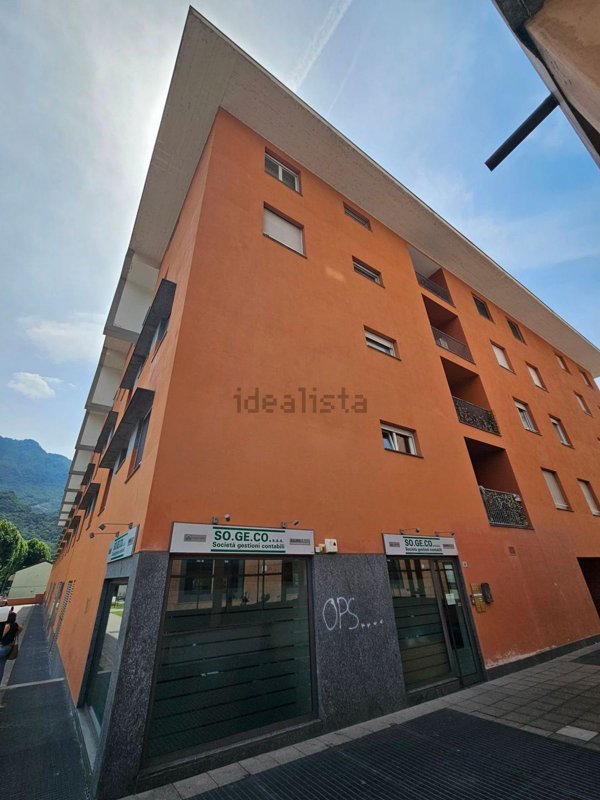 negozio in vendita a Lecco in zona Germanedo