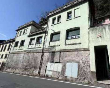 casa indipendente in vendita a Lecco in zona Laorca