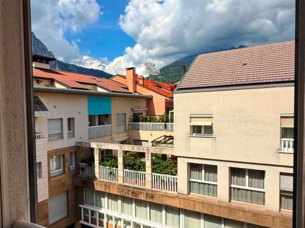 appartamento in vendita a Lecco in zona Lecco Centro