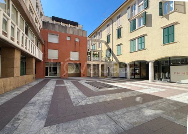 appartamento in vendita a Lecco in zona Lecco Centro