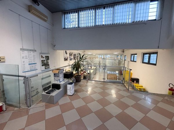 ufficio in vendita a Lecco in zona Corso Martiri