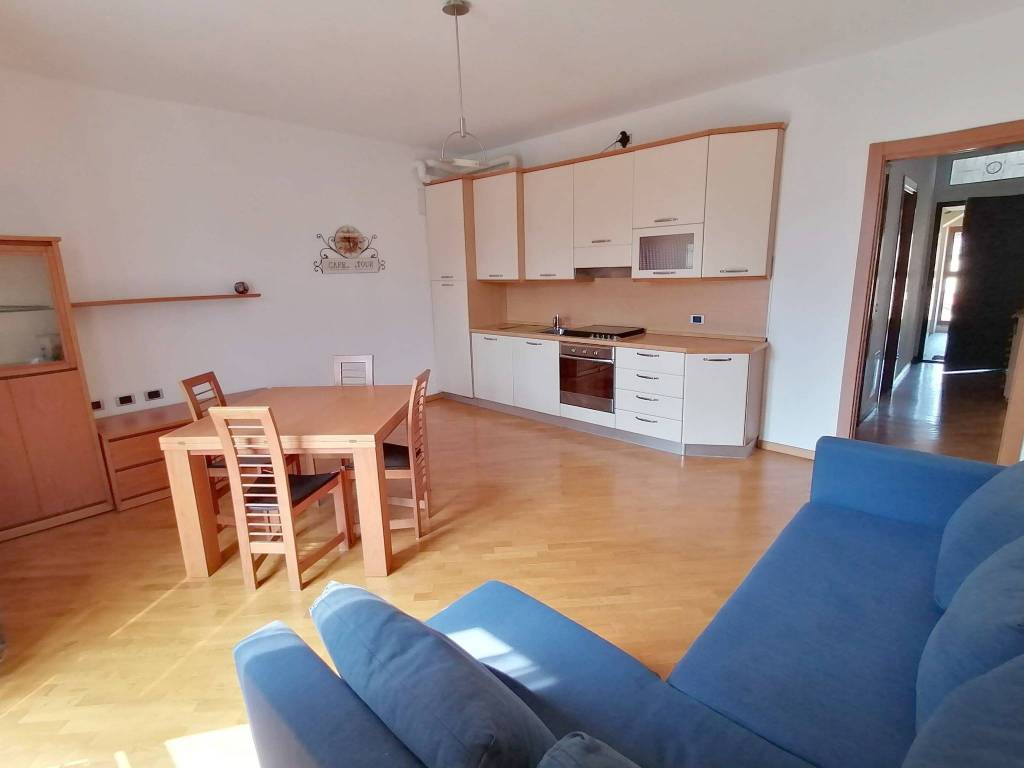 appartamento in vendita a Lecco in zona Lecco Centro