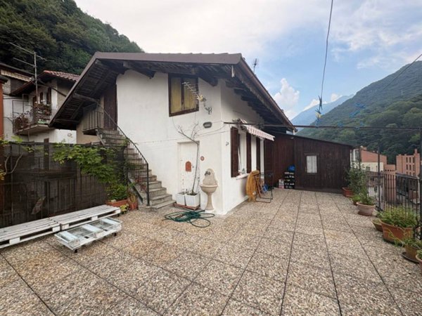 appartamento in vendita a Lecco in zona Laorca