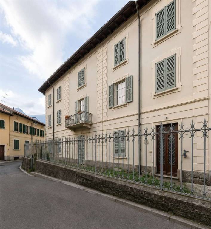 appartamento in vendita a Lecco in zona Germanedo