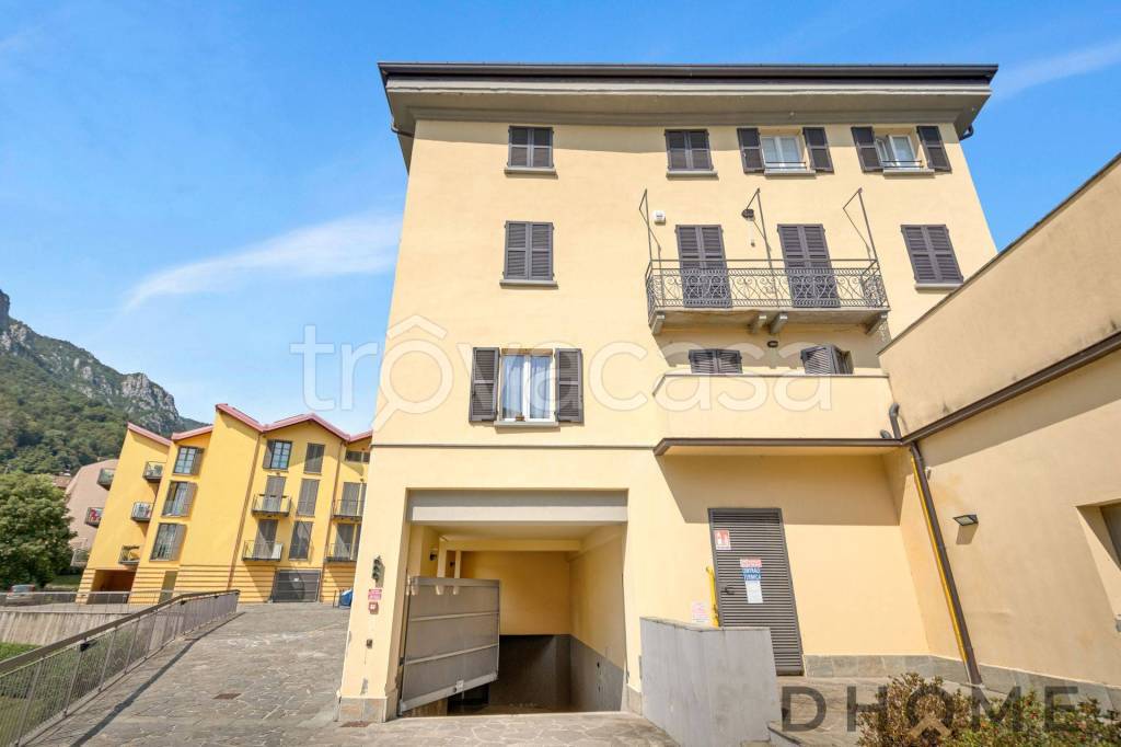 appartamento in vendita a Lecco in zona Rancio