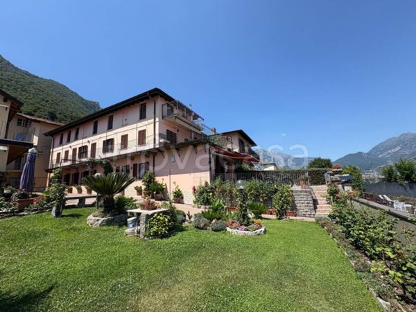 appartamento in vendita a Lecco in zona Castello