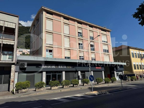 appartamento in vendita a Lecco in zona Maggianico