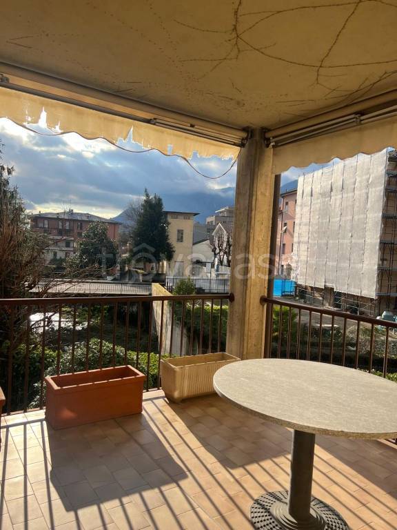 appartamento in vendita a Lecco in zona Castello
