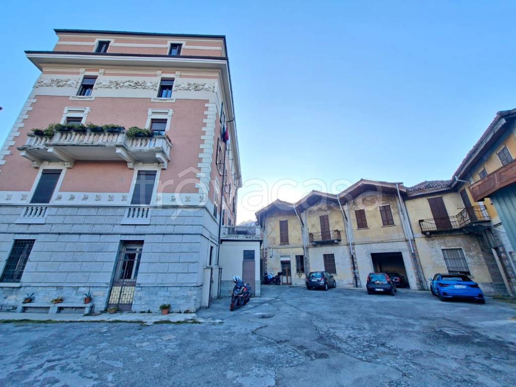 appartamento in vendita a Lecco in zona Pescarenico