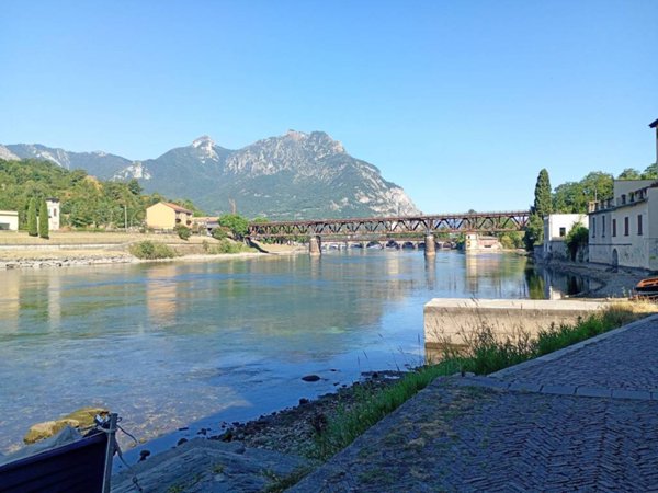 casa indipendente in vendita a Lecco in zona Pescarenico