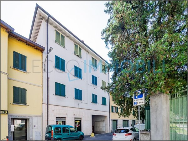 appartamento in vendita a Lecco in zona Pescarenico