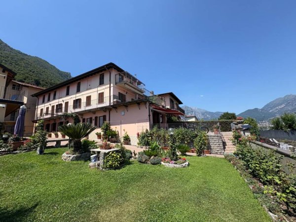 appartamento in vendita a Lecco in zona Castello